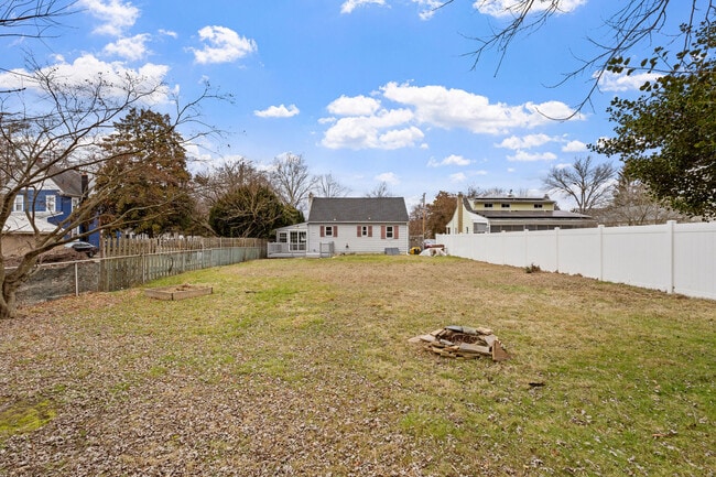 Building Photo - 20 Lake Ave