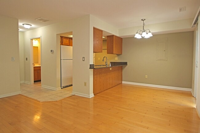 Building Photo - 2411 Avonlea Ln