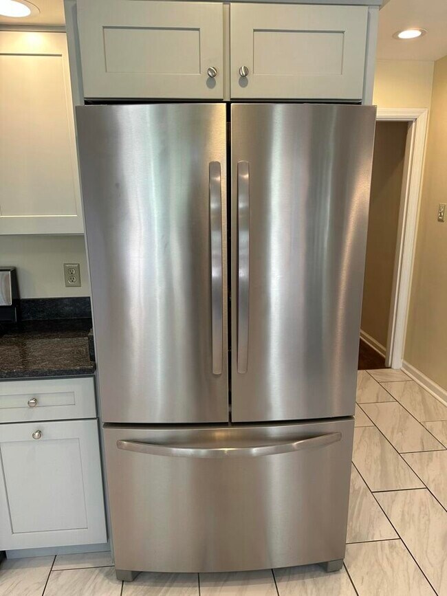 Building Photo - 2008 Fontaine Rd