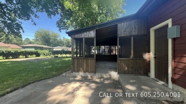 Building Photo - Spacious, Stylish, and Convenient Living