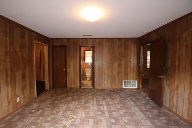 Building Photo - Cozy 2 Bedroom, 1 Bath Duplex in Tyler!