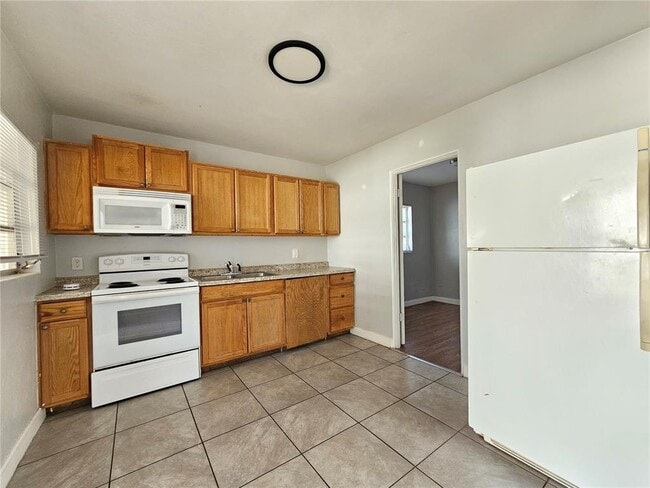 Building Photo - 3219 Decatur Ave