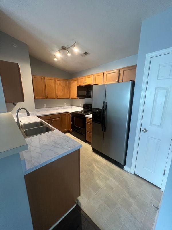 Building Photo - 4701 Pennoak Ln