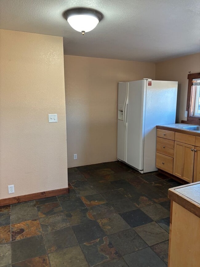 Building Photo - 4 Bedroom with East Gallatin in the backyard