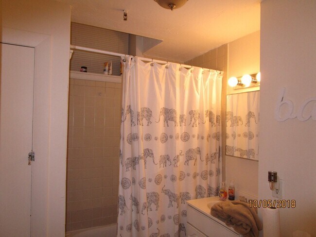 Building Photo - 120 Riverway St