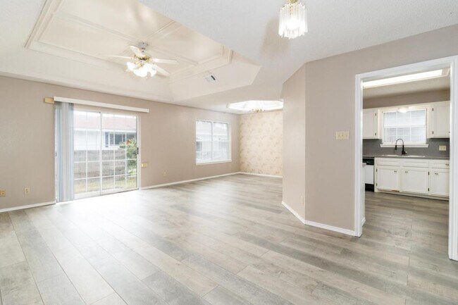 Building Photo - 2807 Montgomery Dr
