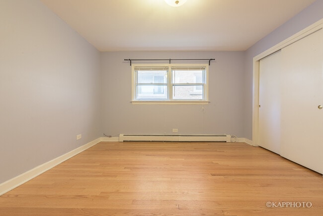 Building Photo - 5942 W Addison St