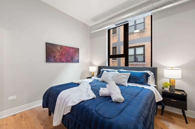 Building Photo - 6044 N Winthrop Ave