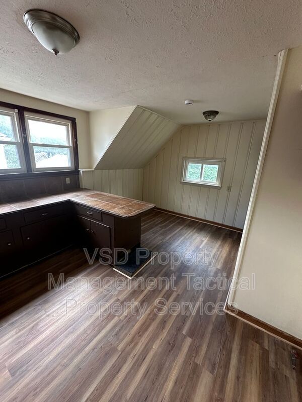 Building Photo - 4413 Woburn Ave