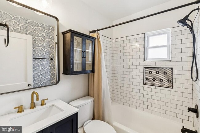 Building Photo - 3318 Blaine St NE