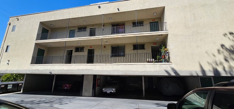 Building Photo - 206 N Park View St