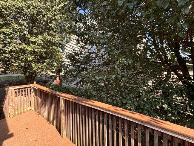 Building Photo - Large 3 Bedroom Single-Family Home in Arli...