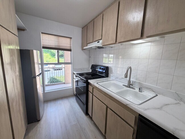 Building Photo - 5700 Baltimore-208