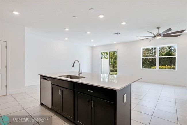 Building Photo - 210 Preserve Trl S
