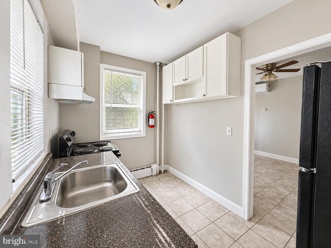 Building Photo - 5548 Sansom St