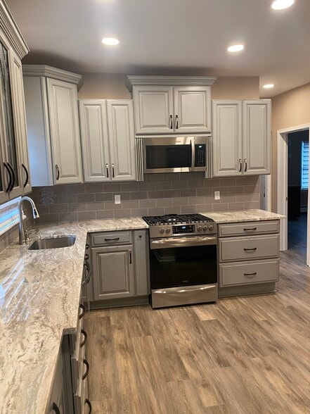 Kitchen - 410 Franklin Ave