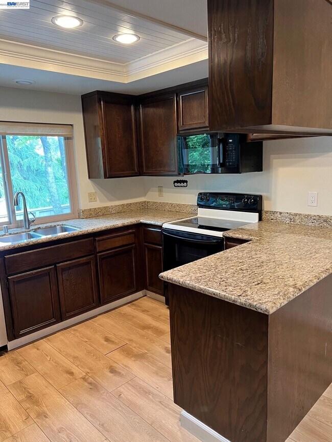 Building Photo - 703 Paradise Valley Ct