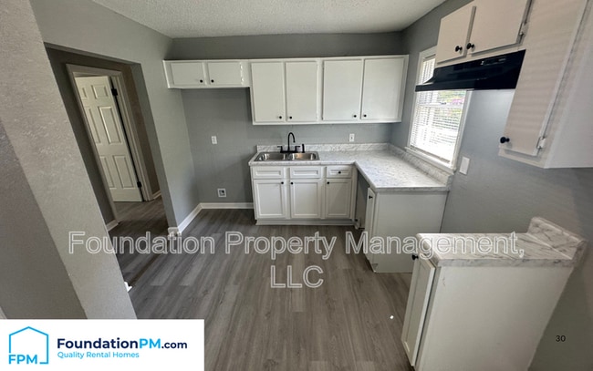 Building Photo - 4995 Stacey Rd