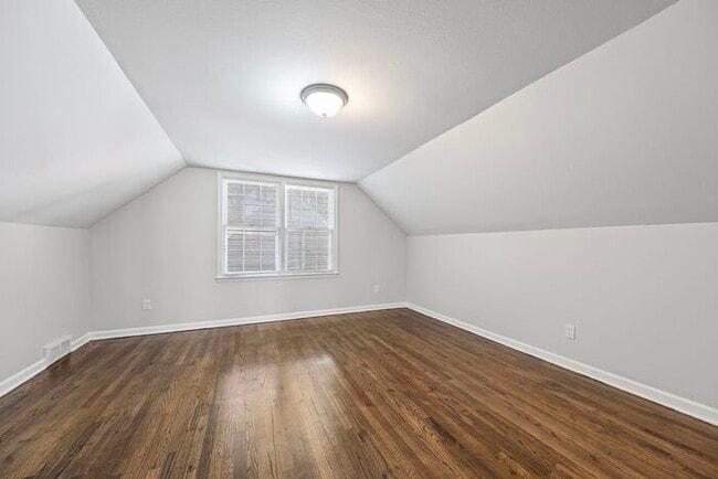 Building Photo - Gorgeous home in Whitehaven/ Section 8 Wel...