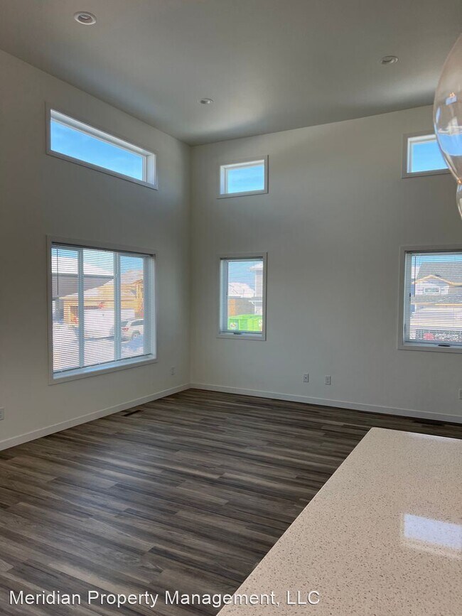 Building Photo - 3 br, 2 bath House - 4951 37th Ave S