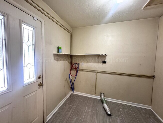 Building Photo - 1074 Gerona Ave