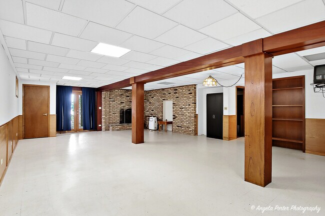 Building Photo - 22806 W Loon Lake Blvd
