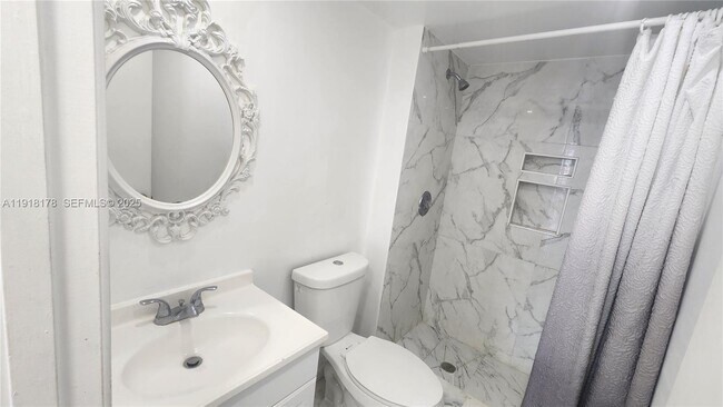 Building Photo - 1301 NE Miami Gardens Dr