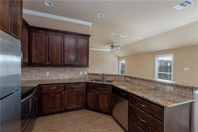 Building Photo - 3613 Davidson Dr