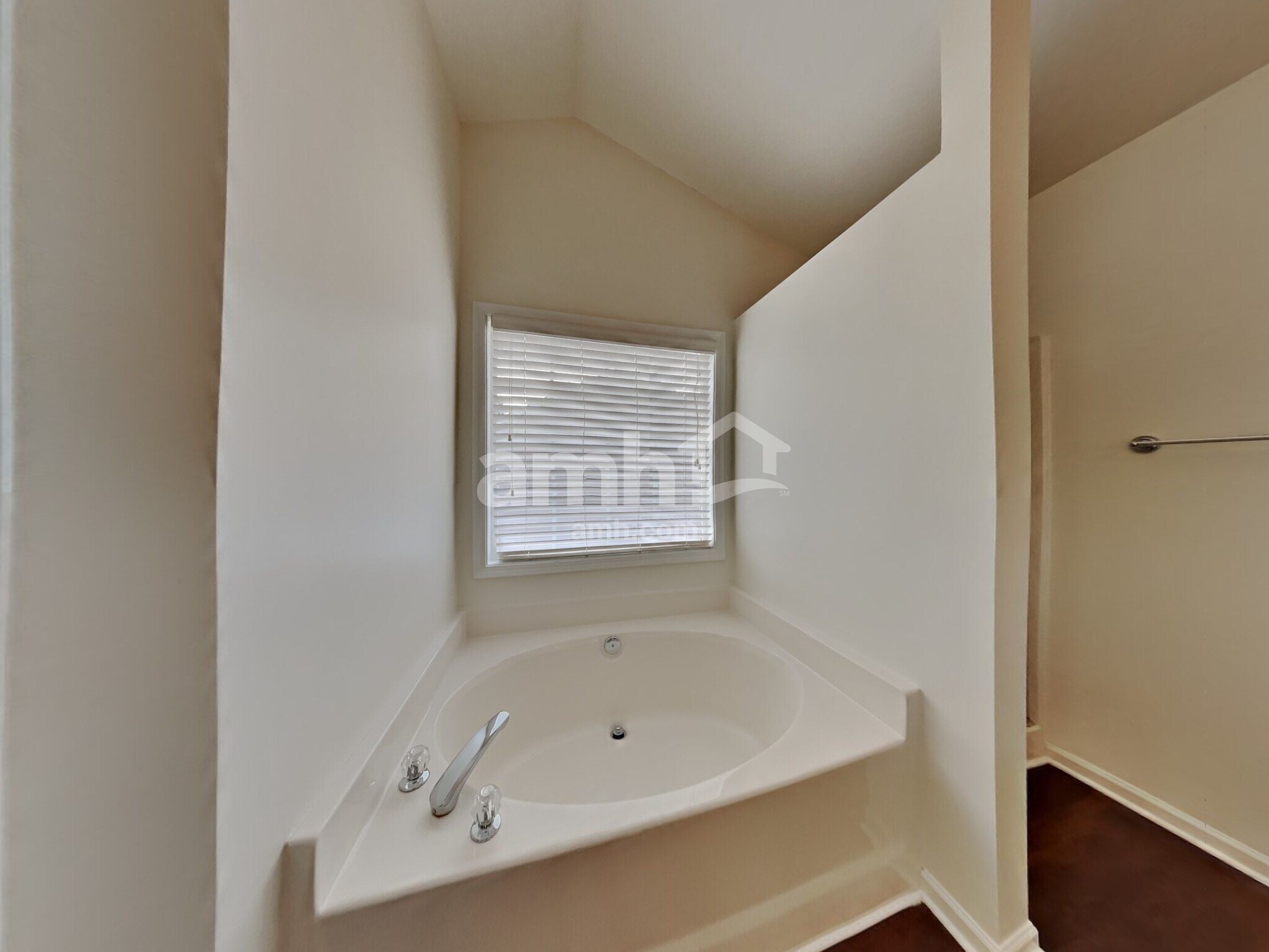 Building Photo - 111 Meandering Way Ln