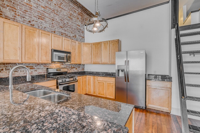 Building Photo - 310 S Main St