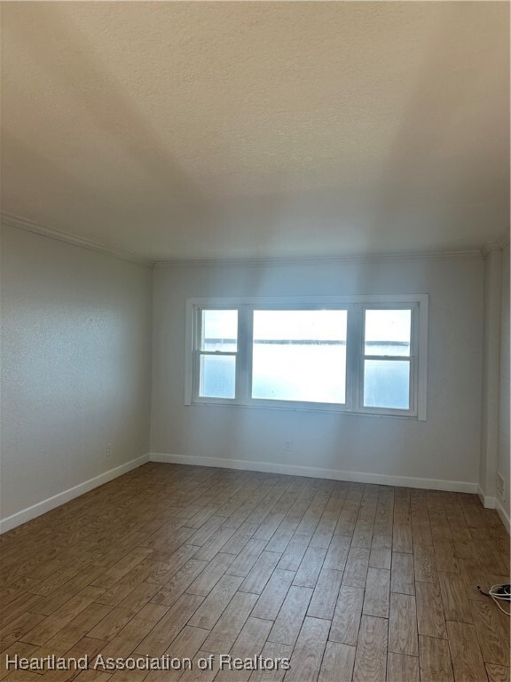 Building Photo - 2131 Lakeview Dr