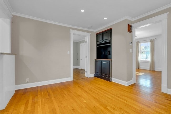 Building Photo - 2 Bellevue Ave