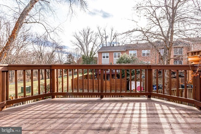 Building Photo - 5122 Cliffhaven Dr