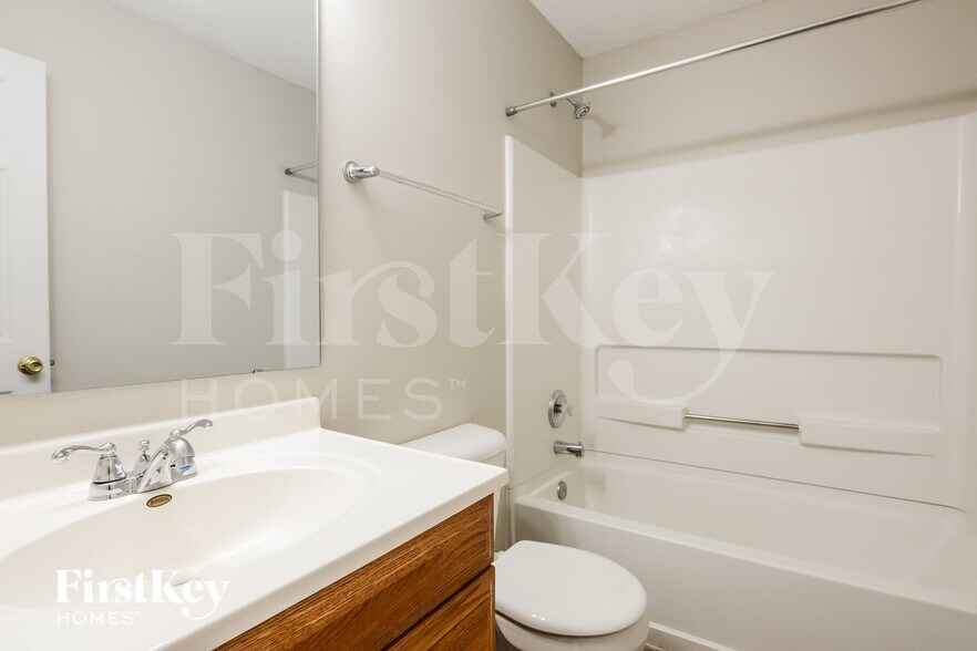 Building Photo - 9214 Bainbridge Dr