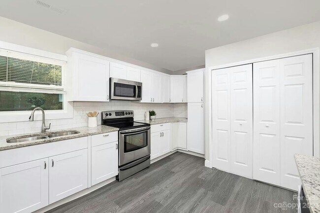 Building Photo - 3216 Credenza Rd