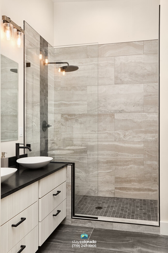 Glenn St - Guest Bath - 2248 Glenn St