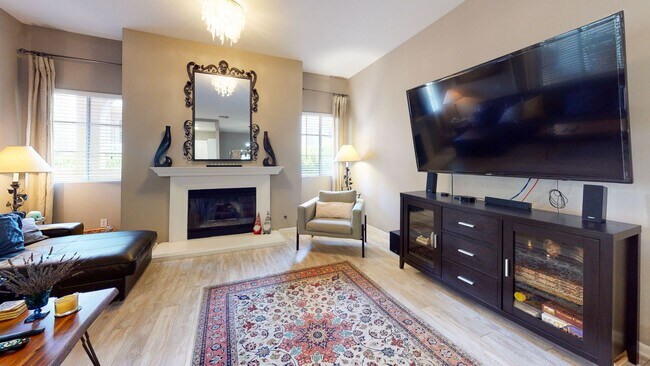Building Photo - Fantastic 2 bed / 2 bath Condo in Huntingt...