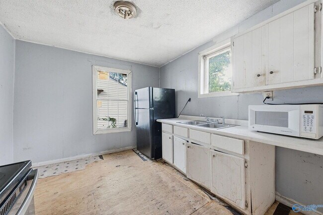 Building Photo - Single Family Home For Rent