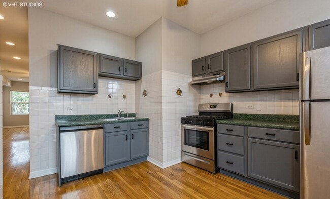 Building Photo - 3818 W Ainslie St