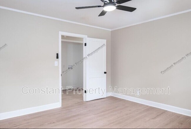 Building Photo - 489 Forest Ave