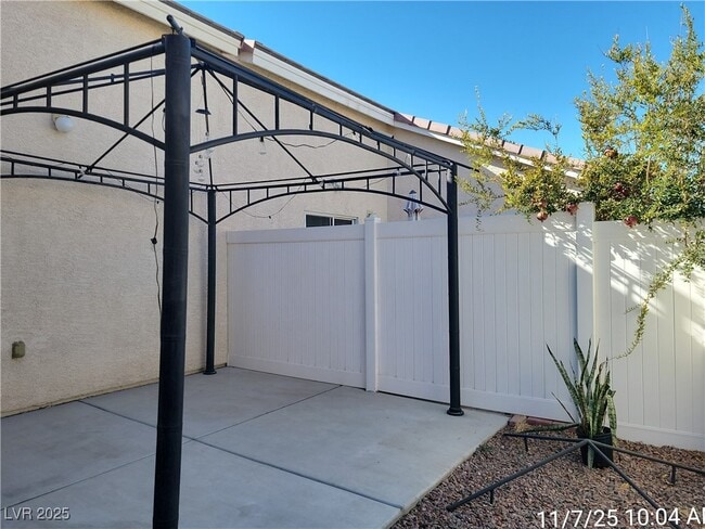 Building Photo - 8615 Little Fox St