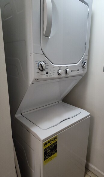 Building Photo - 1875 Florida Club Dr