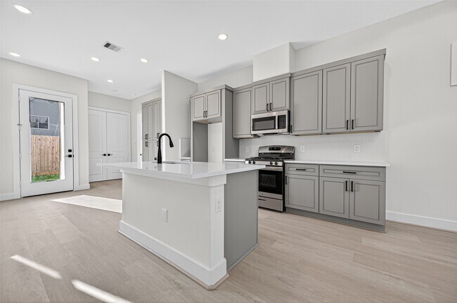 Building Photo - 4330 Avron Dr