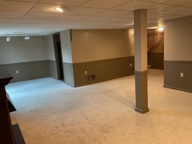 Building Photo - 11 Round Ridge Rd