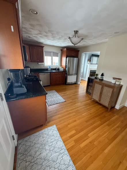 Building Photo - 12 B Chester Rd