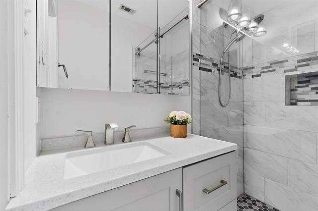 Building Photo - 2009 Berwick Ave