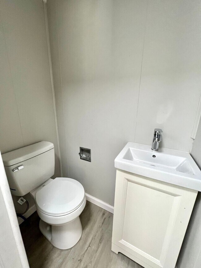 Building Photo - Pointview Home