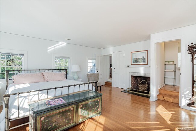 Building Photo - 78 Mecox Road