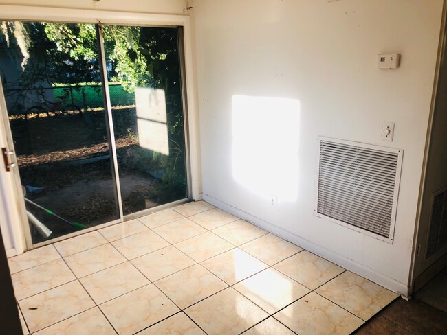 Building Photo - 210 Lee Dr