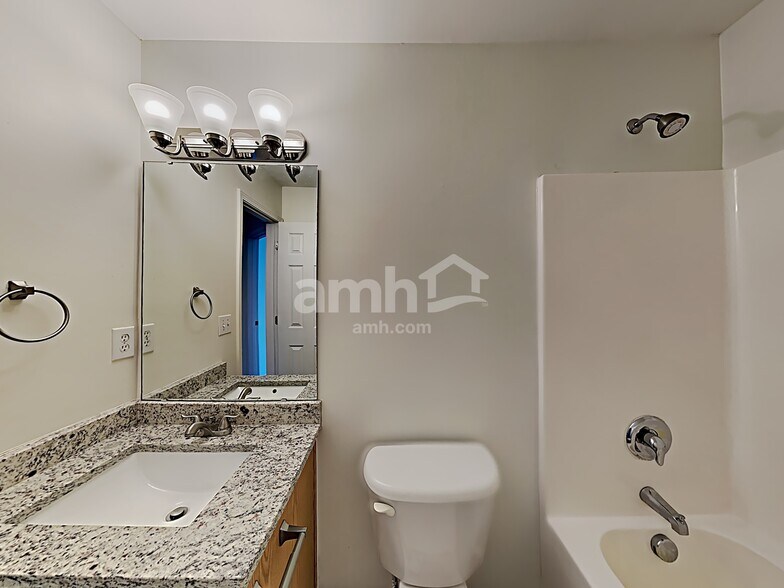 Building Photo - 1568 Pebble Ridge Dr